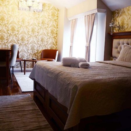 Hotel Begolli Pristina Esterno foto