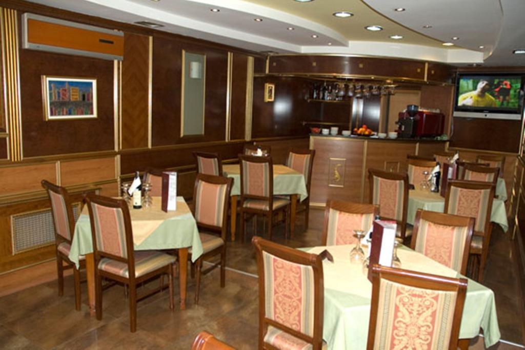 Hotel Begolli Pristina Esterno foto