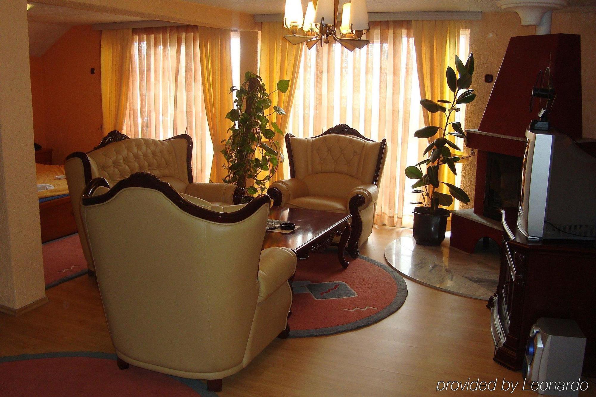 Hotel Begolli Pristina Esterno foto