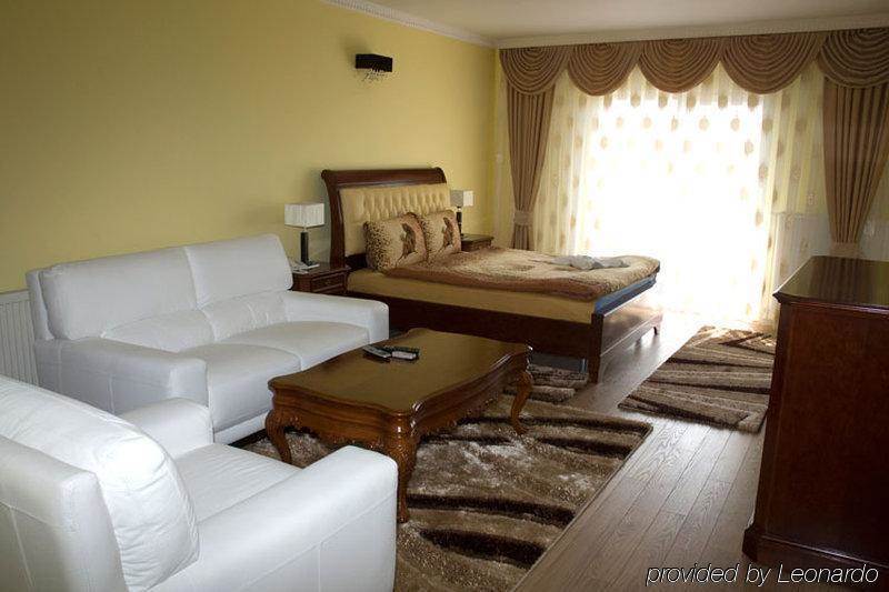 Hotel Begolli Pristina Camera foto