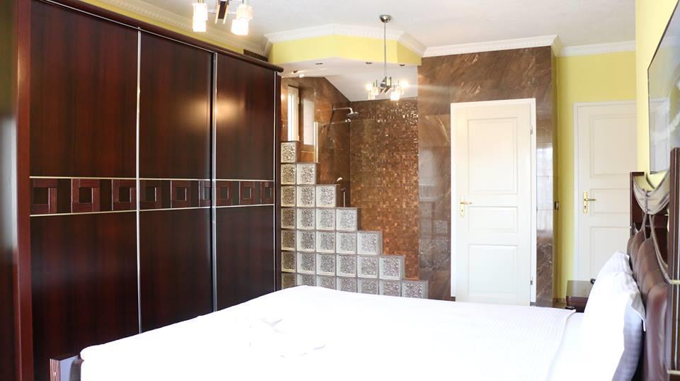 Hotel Begolli Pristina Esterno foto