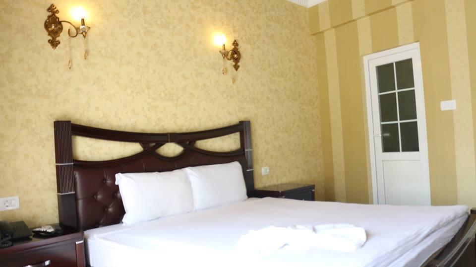 Hotel Begolli Pristina Esterno foto