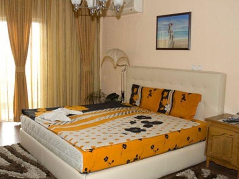 Hotel Begolli Pristina Esterno foto