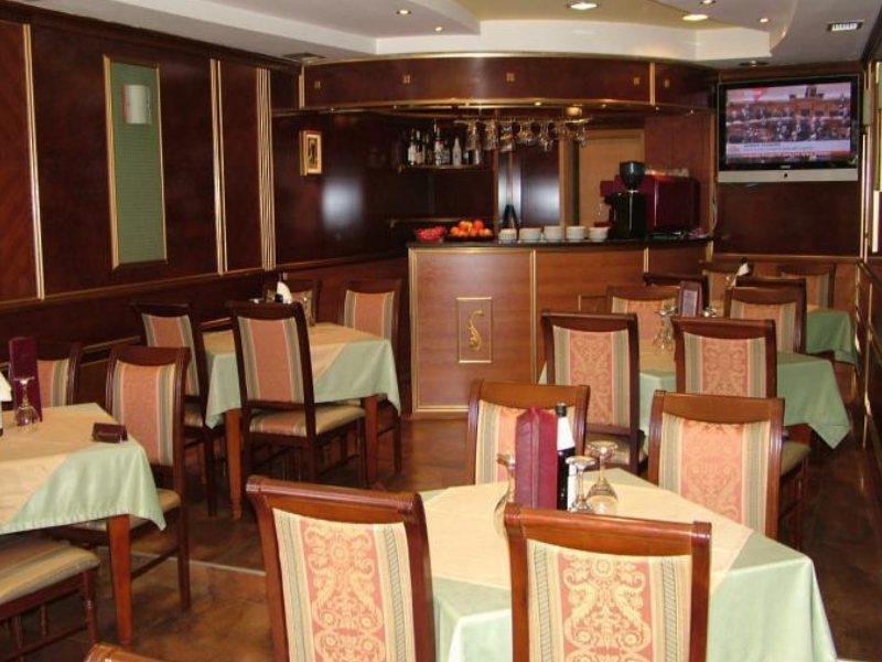Hotel Begolli Pristina Esterno foto