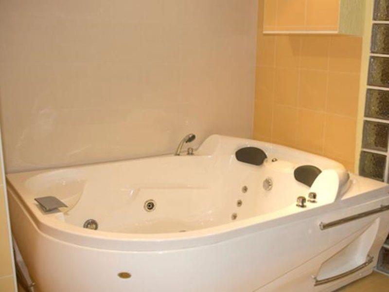 Hotel Begolli Pristina Esterno foto