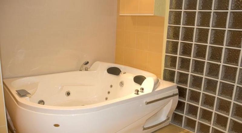 Hotel Begolli Pristina Esterno foto