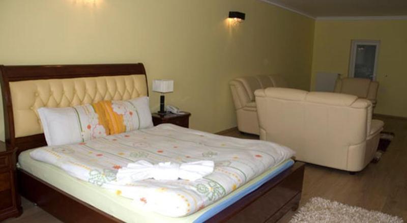 Hotel Begolli Pristina Esterno foto