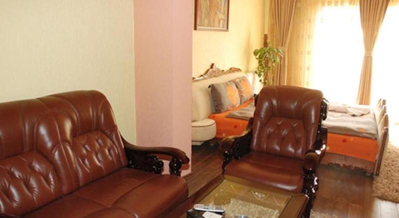 Hotel Begolli Pristina Esterno foto