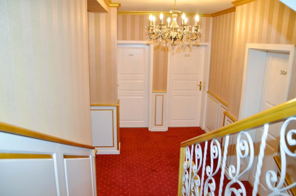 Hotel Begolli Pristina Esterno foto