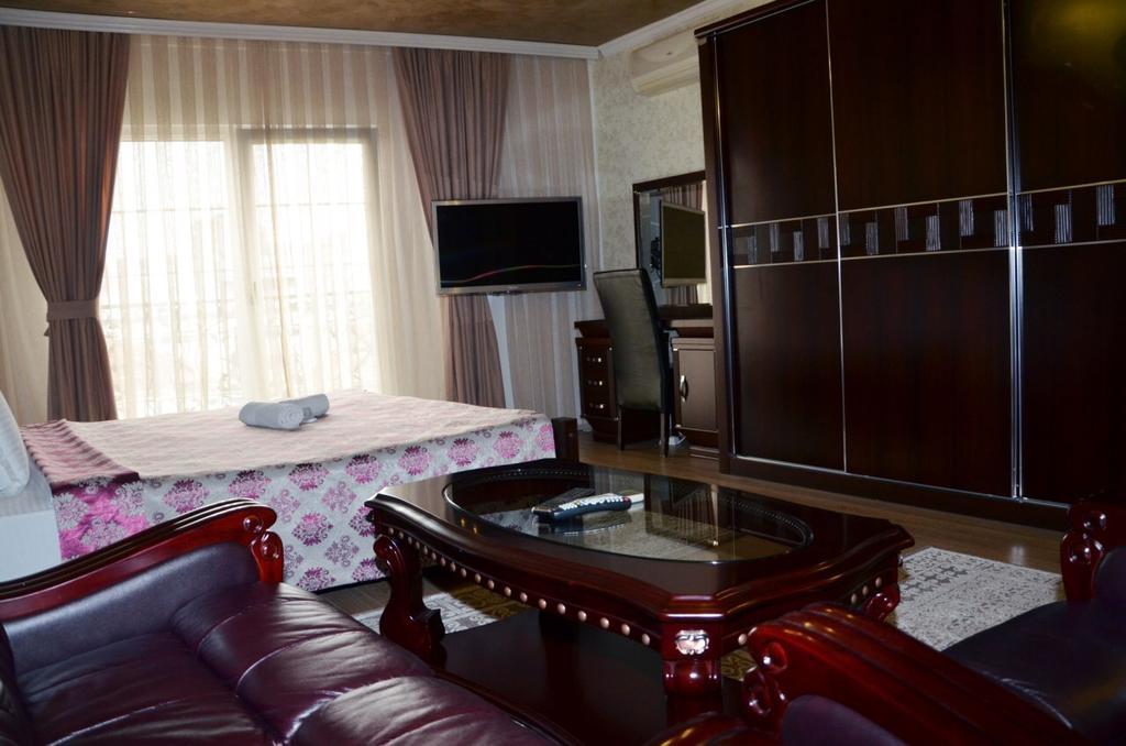 Hotel Begolli Pristina Esterno foto