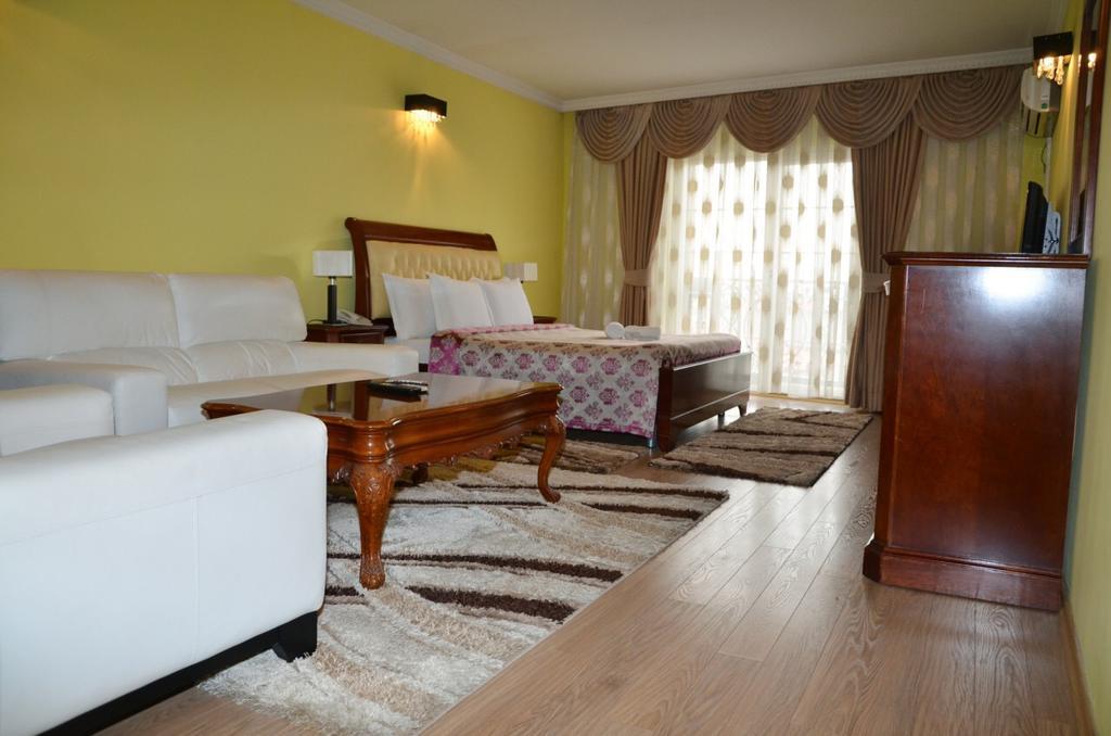 Hotel Begolli Pristina Esterno foto