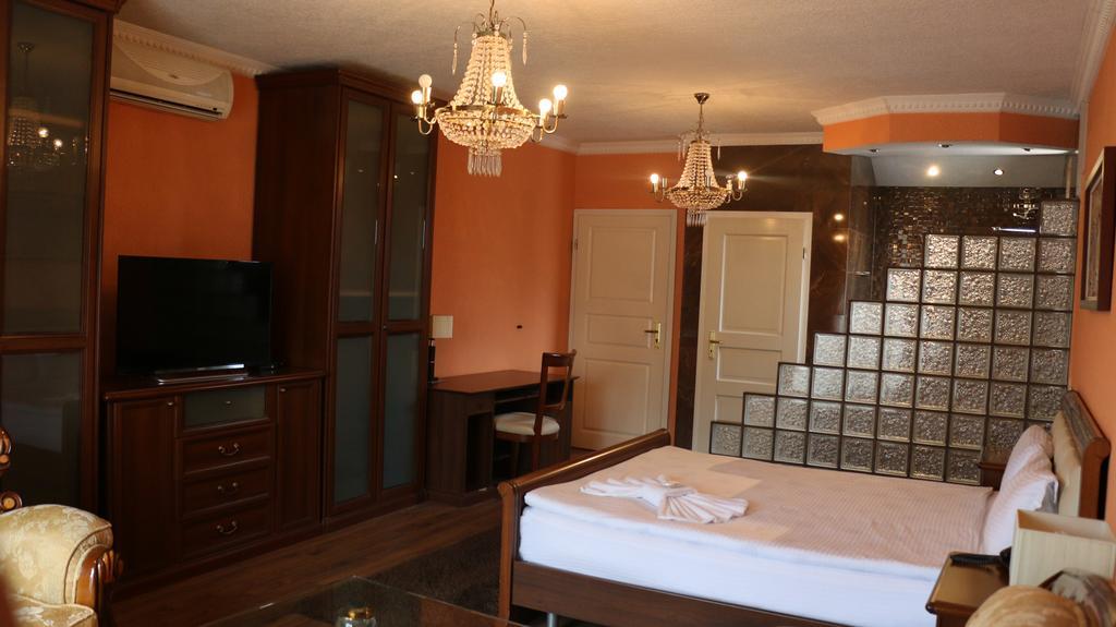 Hotel Begolli Pristina Esterno foto