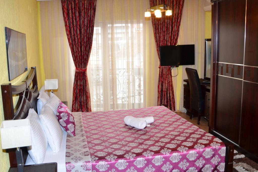 Hotel Begolli Pristina Esterno foto
