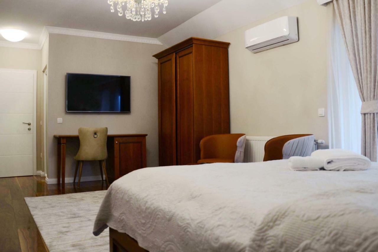 Hotel Begolli Pristina Esterno foto