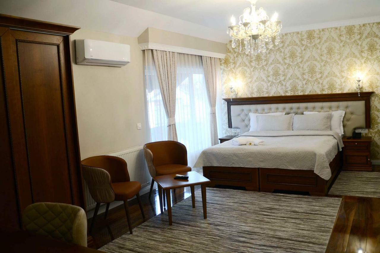 Hotel Begolli Pristina Esterno foto